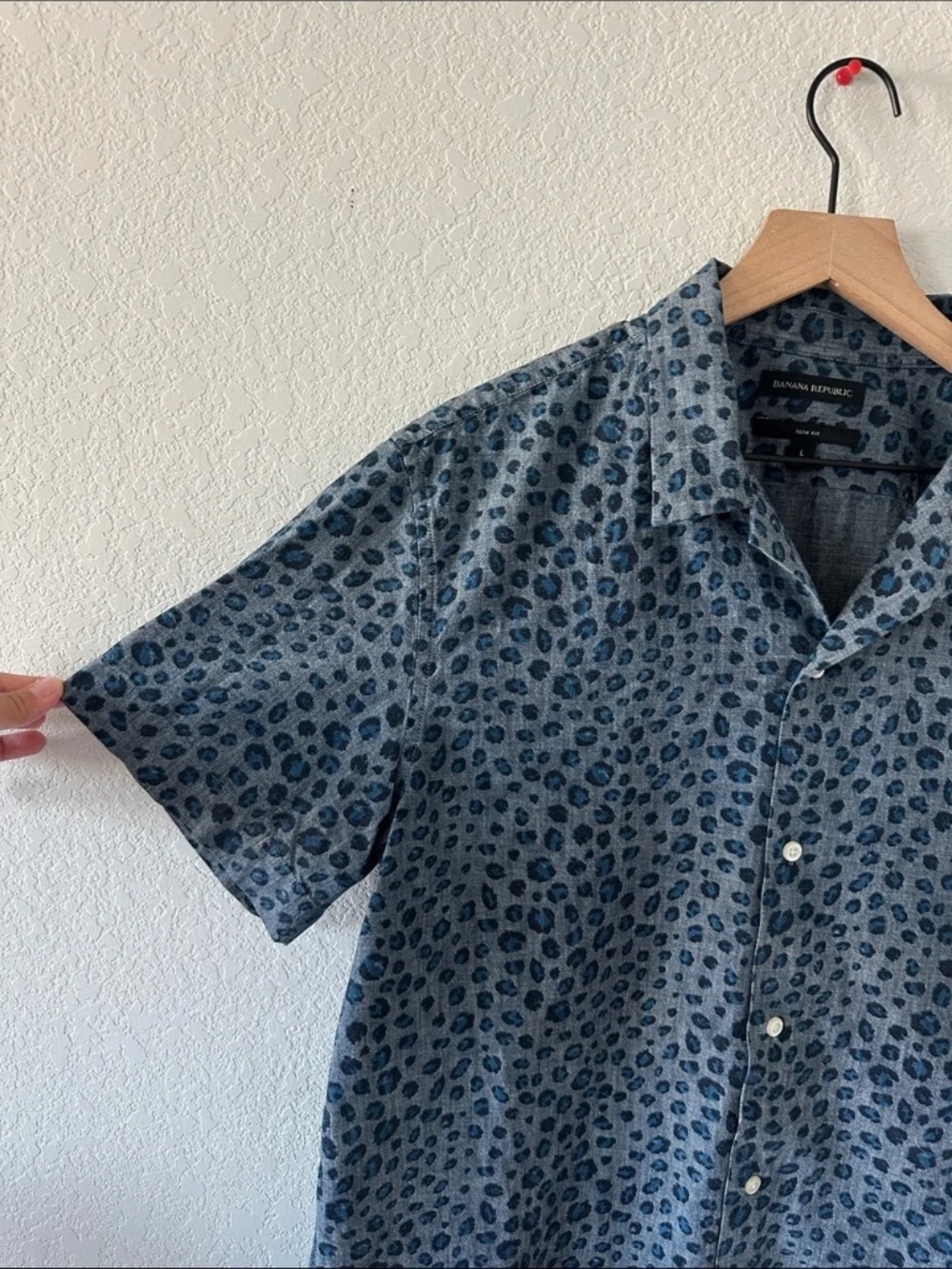 Banana Republic Men's Navy Blue Leopard-Print Slim Fit Button Down Shirt L - Picture 4 of 6